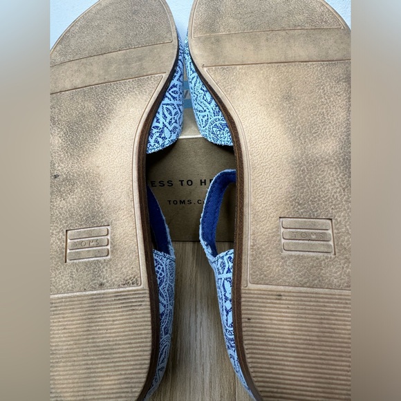 TOMS Jutti T-Strap Blue Tiles Suede Print Pointed Toe Flats Dorsay Size 6.5 - Picture 3 of 10